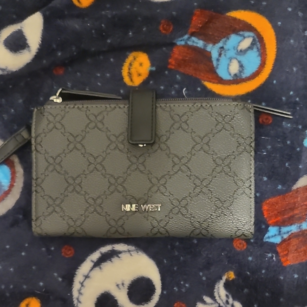 Nine West Gray Wrislet Wallet